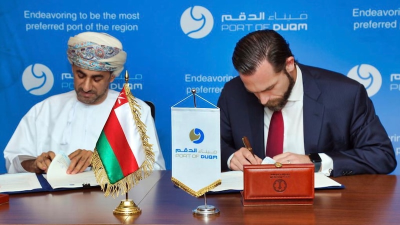 شركة المها توقع اتفاقية ترخيص مع ميناء الدقم لتقديم خدمات التزود بالوقود