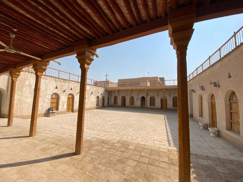 تمثال صاحب “أنشودة المطر” يقف شامخًا على كورنيش شط العرب؛ فهل تفكّر في زيارته؟