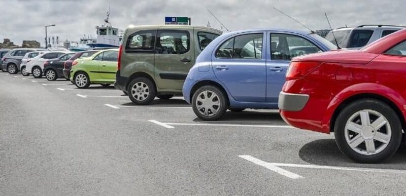 لأكثر من 24 ساعة: المواقف الخاضعة لرسوم بلدية مسقط ستكون “مجانية”