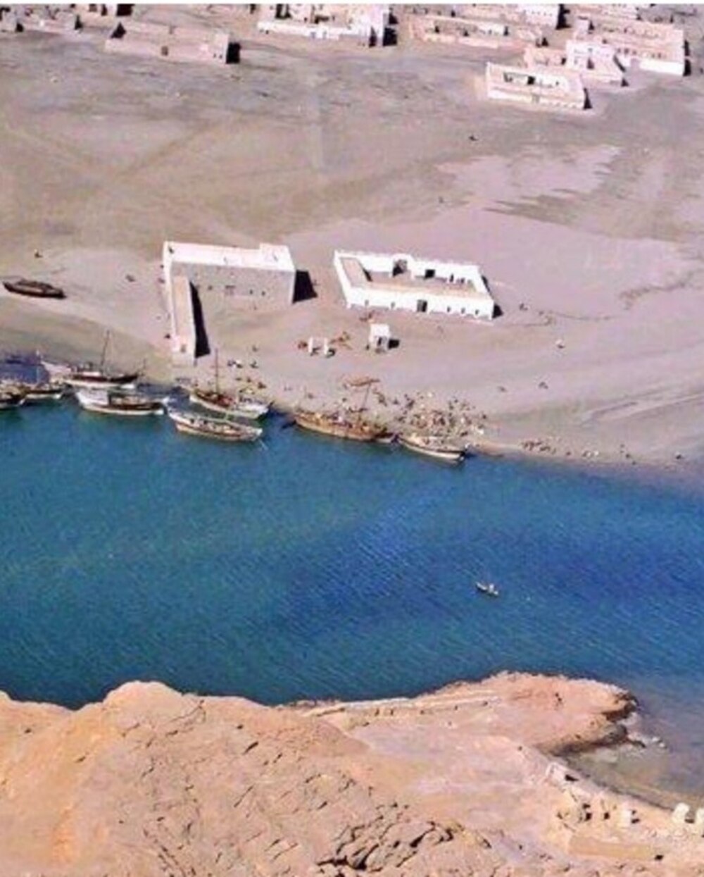 صورة أرشيفية لبيت البطح وبجواره بيت الفرضة (الجمرك)