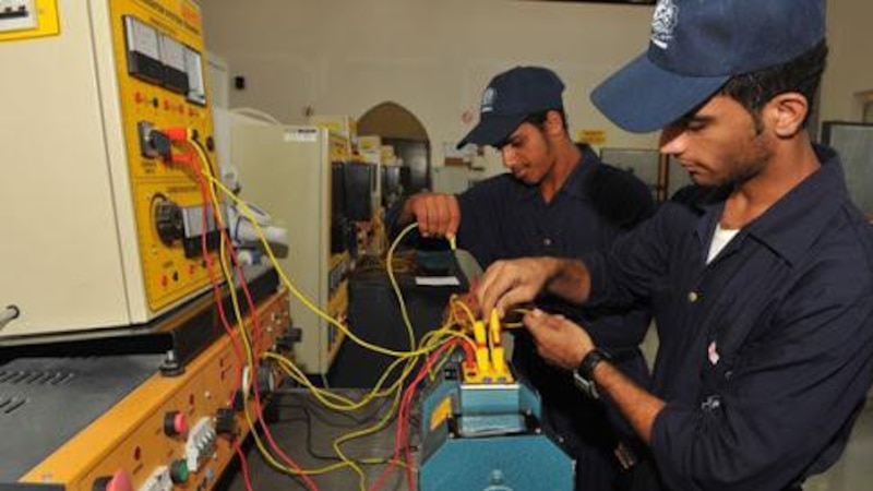 د.رجب العويسي يكتب: التنويع في المسارات التعليمية وخيار السهل الممتنع