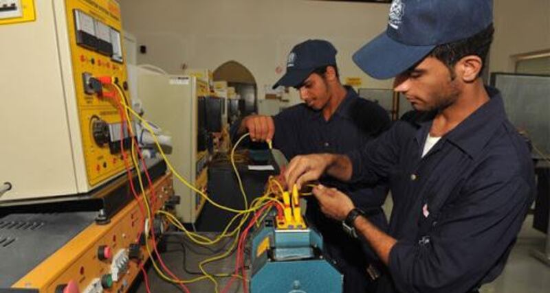 د.رجب العويسي يكتب: التنويع في المسارات التعليمية وخيار السهل الممتنع