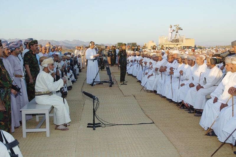قابوس بن سعيد: من تقاليدنا أن العماني يلتقي سلطانه دون وسطاء