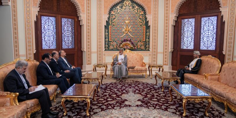 جلالة السلطان يتسلّم رسالة نصية من الرئيس الإيراني