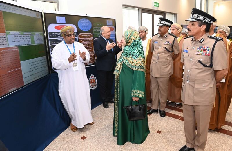 البحث العلمي بعيون شرطة عمان السلطانية