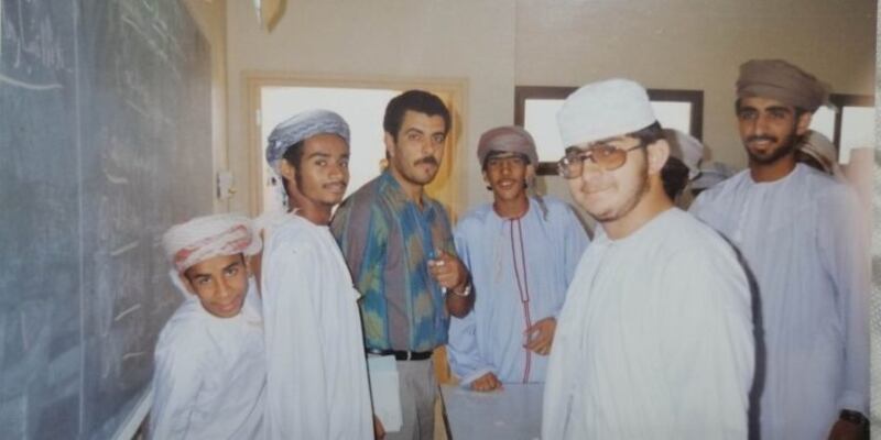 حوار مع أستاذ تونسي وحكاية 13 سنة قضاها في عمان