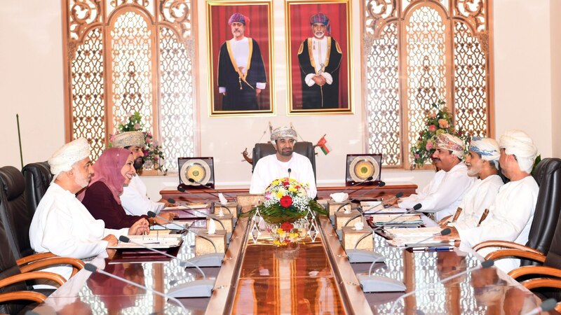 وزير الديوان يرأس اجتماعًا لمجلس الخدمة المدنية