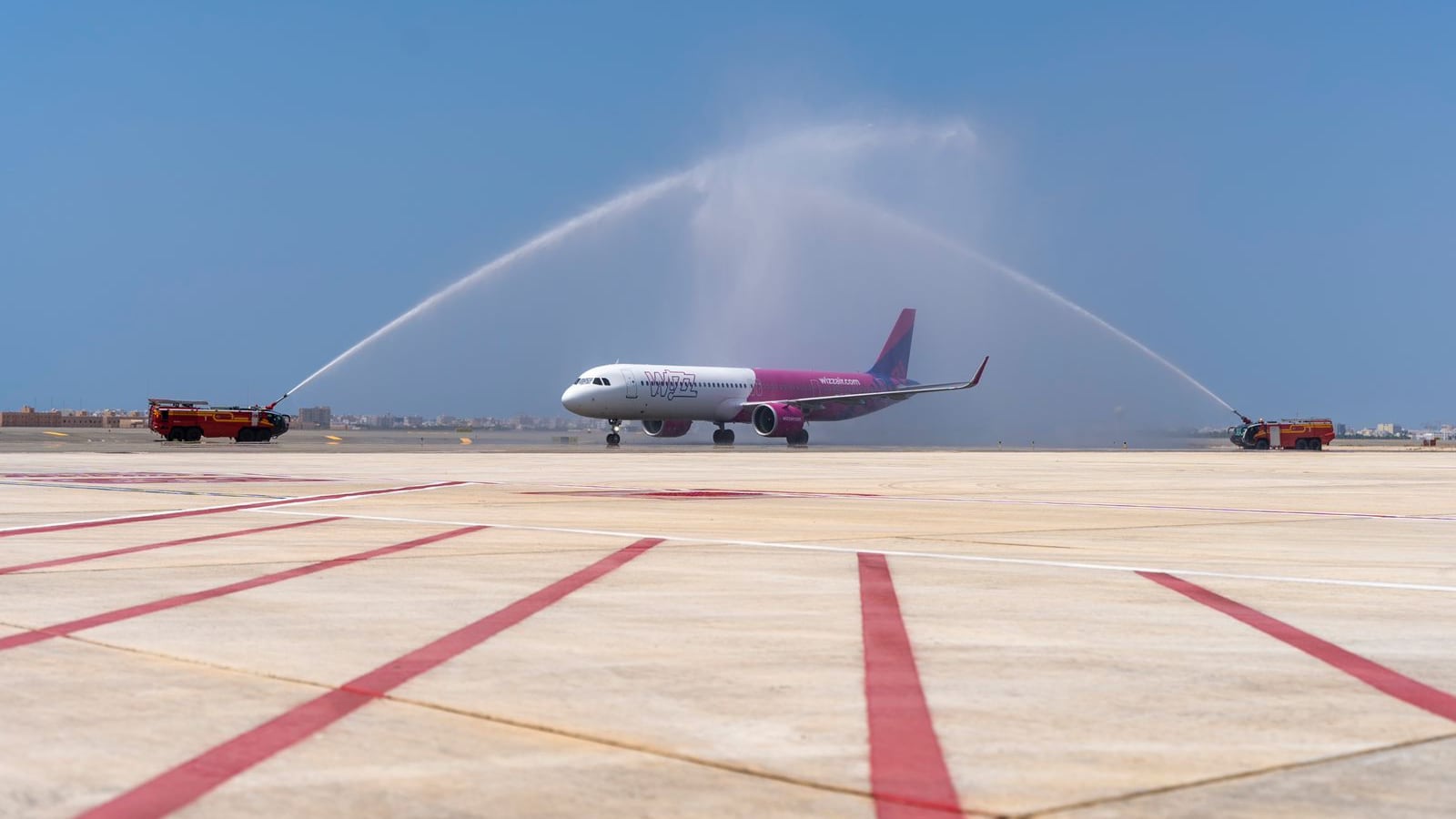 طيران إماراتي منخفض التكلفة يسير أولى رحلاته إلى صلالة