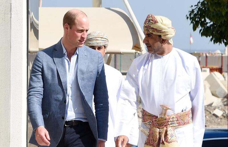 الأمير وليام يتعرف على طريقة الصيد التقليدية للصيادين العمانيين