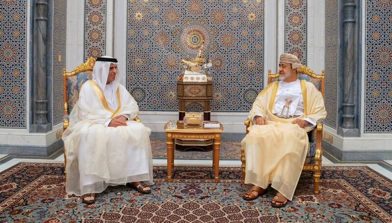 جلالة السلطان يقيم مأدبة غداء لحاكم إمارة رأس الخيمة