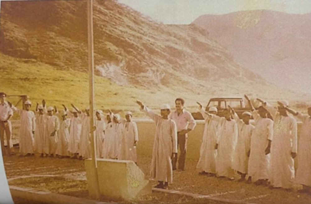 جانب من طابور الصباح في مدرسة رخيوت نهاية السبعينيات بعدسة الشيخ سعيد السعدوني