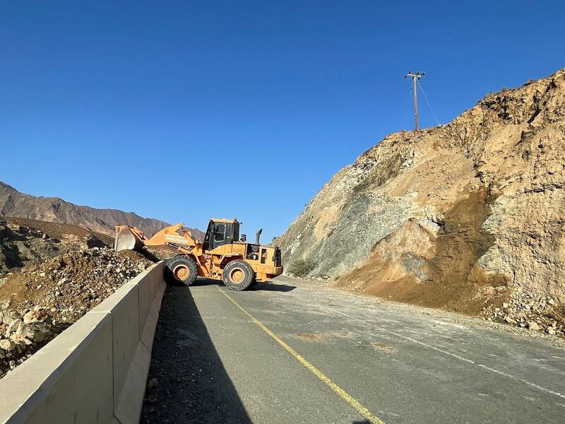 إسناد الحزمة الثانية لإصلاح أضرار الطرق في الباطنة