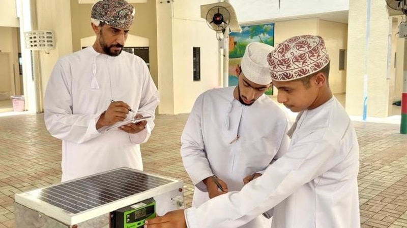 طالب مدرسي يبتكر تقنية لاستغلال المياه المالحة المهدرة من فلاتر الشرب