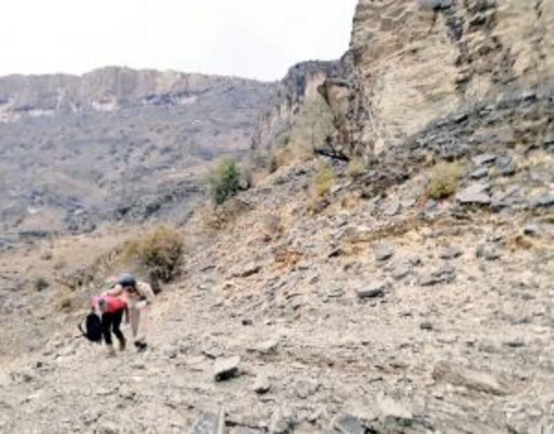 إنقاذ مواطن محتجز في جبل