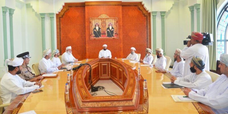 رئيس بعثة الحج العمانية يترأس أول اجتماعاتها