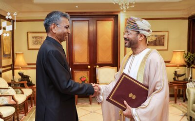 وزير الخارجية يتسلّم أوراق اعتماد السفير الهندي الجديد في عُمان: من هو براشانت بيسي؟
