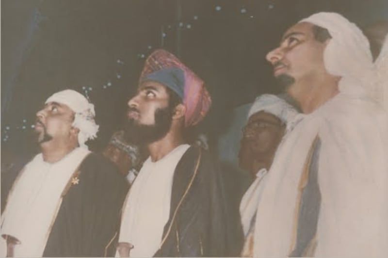 يُعدّ شخصية استثنائية: تعرف على سيرة طارق بن تيمور والد جلالة السلطان 