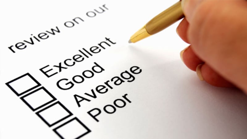 هل حصول الموظف على تقدير “ضعيف” يؤدي إلى إنهاء خدماته؟