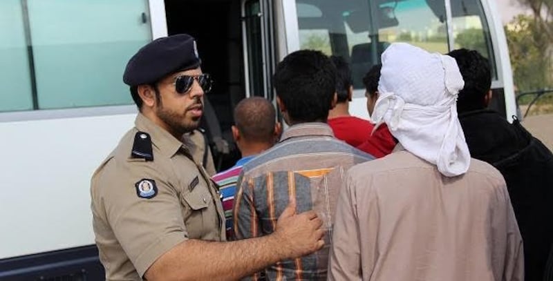 في مشهد متكرر.. رصد متسللين وترحيل آخرين