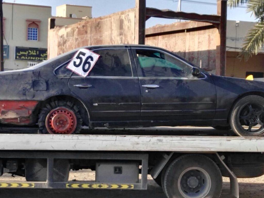 بالصور: مركبات للتفحيط في صحار ومصدر شرطي يوضح