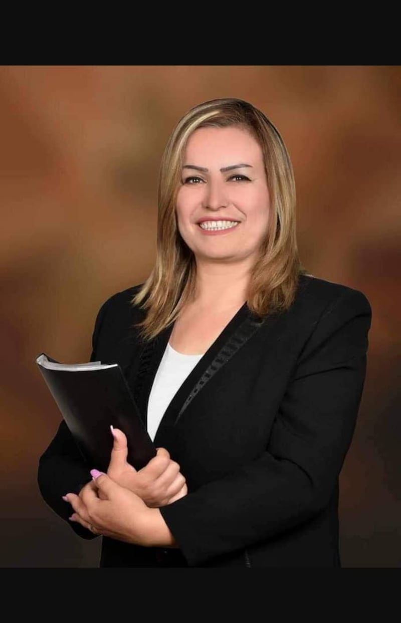 في ظل التكنولوجيا: كيف نستطيع إعادة طفلنا إلى الرسم والقراءة؟