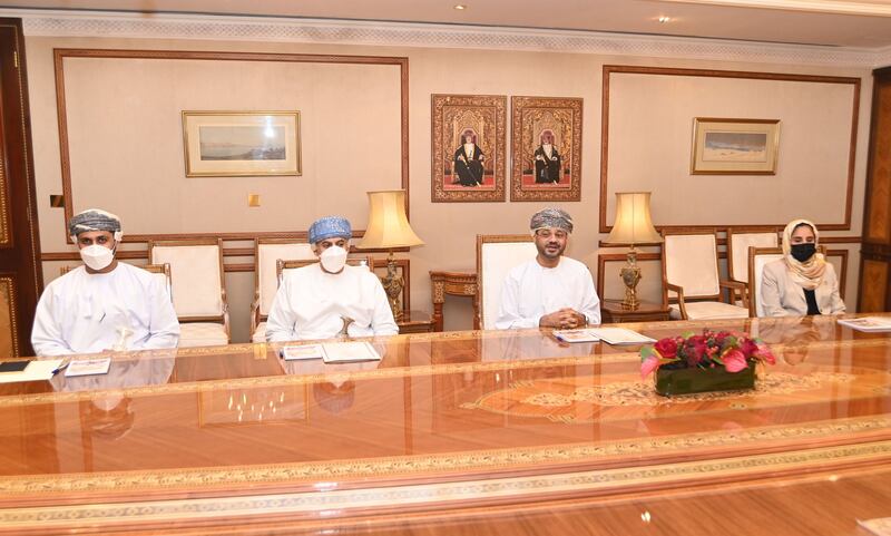 وزير الخارجية يلتقي بـ 6 قناصل فخريين لسلطنة عمان