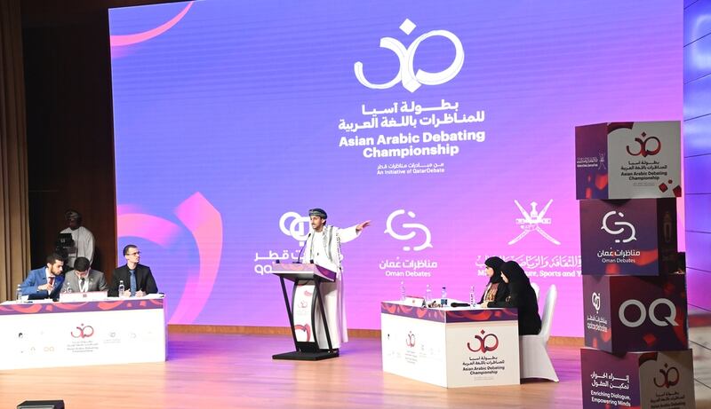 من بين 40 مؤسسة تعليمية، فريق جامعة السلطان قابوس يتوج ببطولة آسيا للمناظرات
