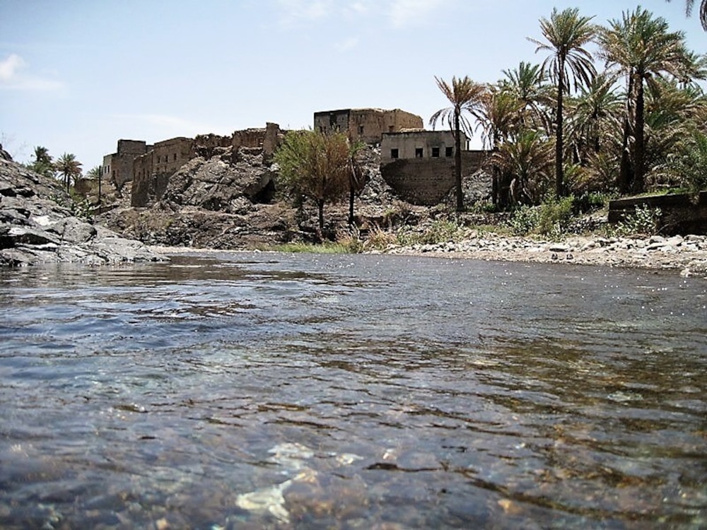 بالصور: القرية العمانية ذات المياه الوفيرة والأشجار الوارفة والآثار القديمة