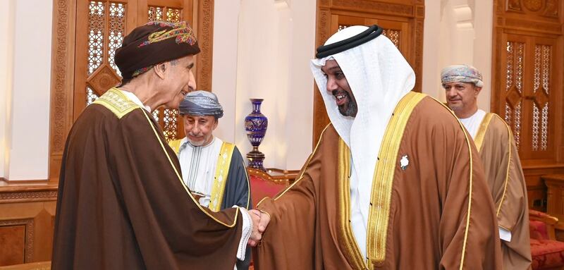 سمو السيد فهد بن محمود يستقبل مسؤولا بحرينيا