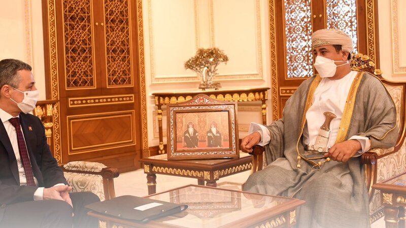 وزير المكتب السلطاني يستقبل إغنازيو كاسياس