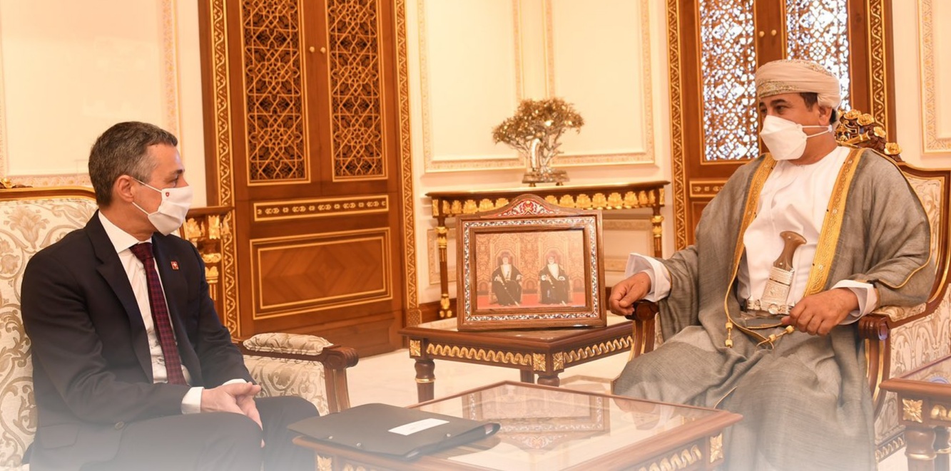 وزير المكتب السلطاني يستقبل إغنازيو كاسياس