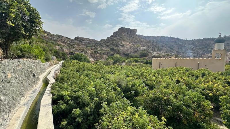 يعود تاريخها لمئات السنين وأحد بيوتها سكنها الفرس، هل زرت قرية ”العين“ في الجبل الأخضر؟