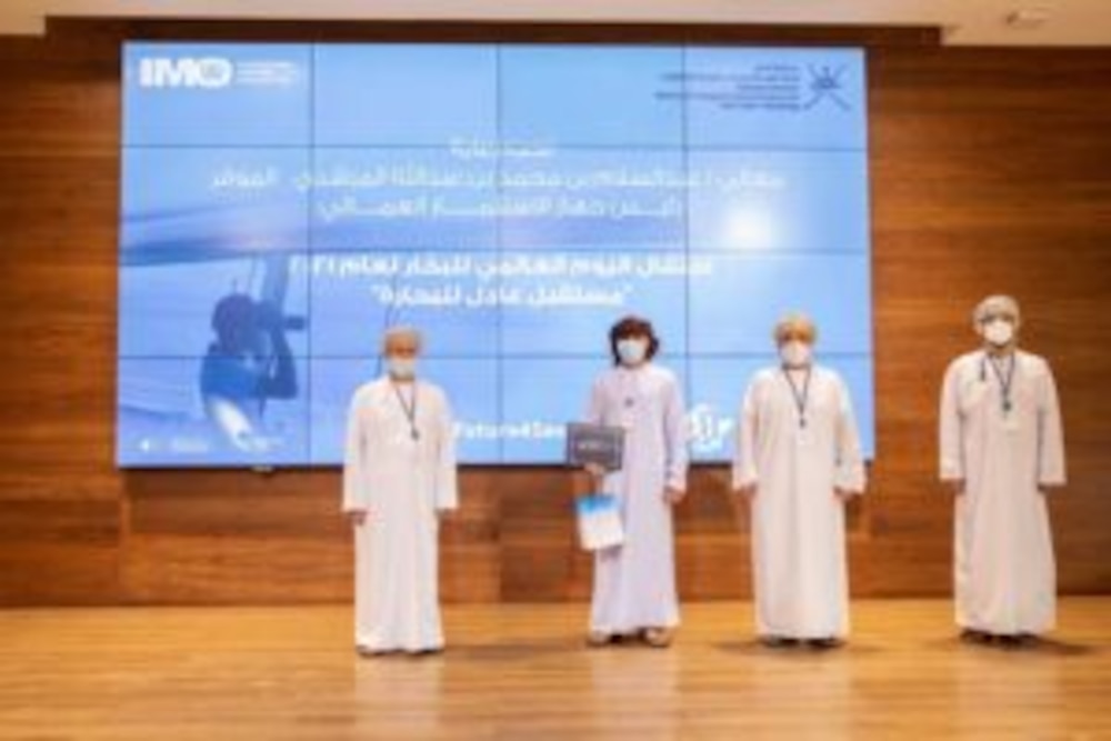 تكريم بحارة عمانيين بمناسبة يوم البحار العالمي