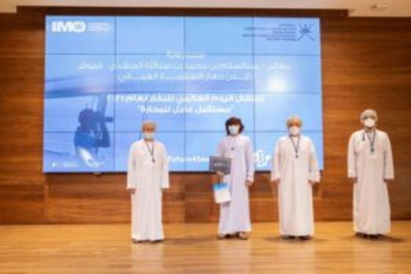 تكريم بحارة عمانيين بمناسبة يوم البحار العالمي