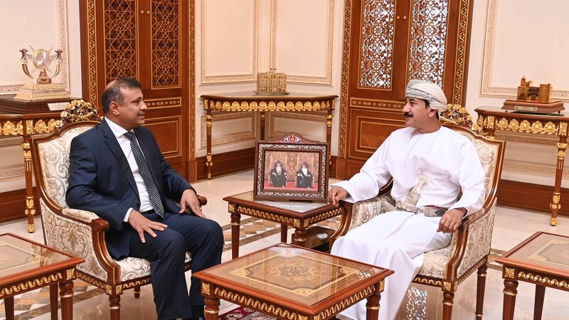 السفير اليمني يثني على المساعي العمانية في حل الأزمة اليمنية