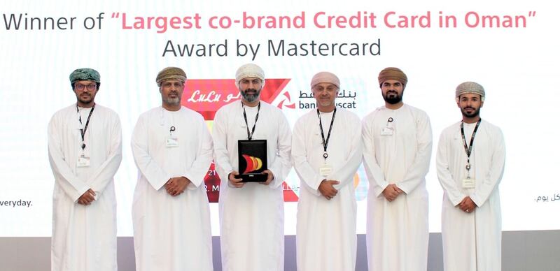 تتويج بطاقة لولو تيتنانيوم ماستركارد الائتمانية من بنك مسقط بجائزة عالمية