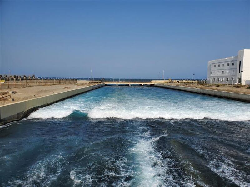 طلبة يعملون على إنتاج طاقة كهربائية بصورة مجدية اقتصاديًّا