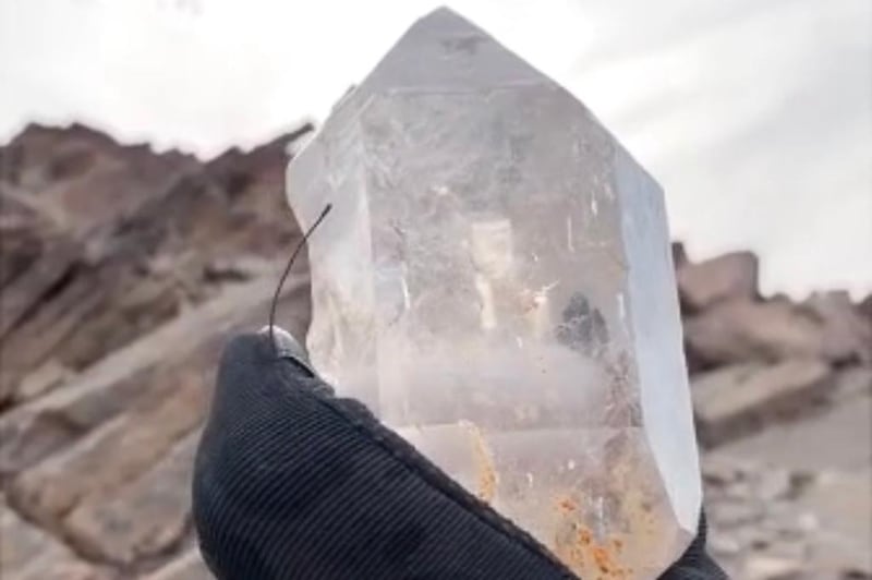 باحث عماني يتحدث عن رحلته في العثور على أحجار كريمة نادرة