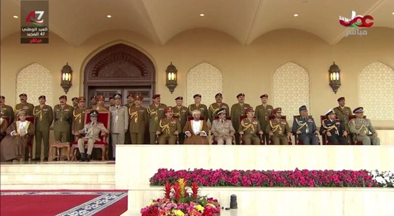 بالصور: إطلالة جلالة السلطان في الاستعراض العسكري
