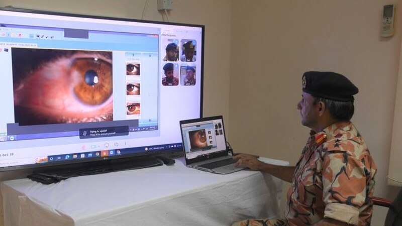الخدمات الطبية للقوات المسلحة تدشن “التطبيب عن بُعد لعلاج العيون”