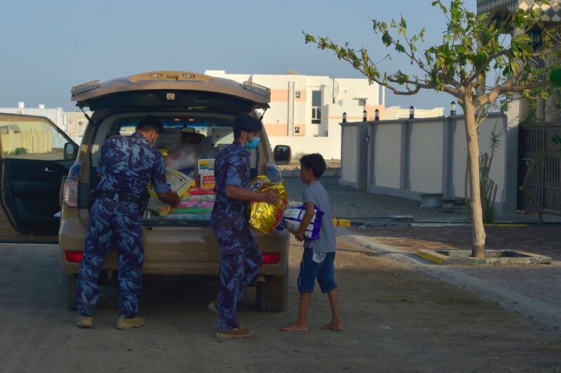 بالصور: شرطة عمان السلطانية في الميدان للتعامل مع تأثيرات شاهين