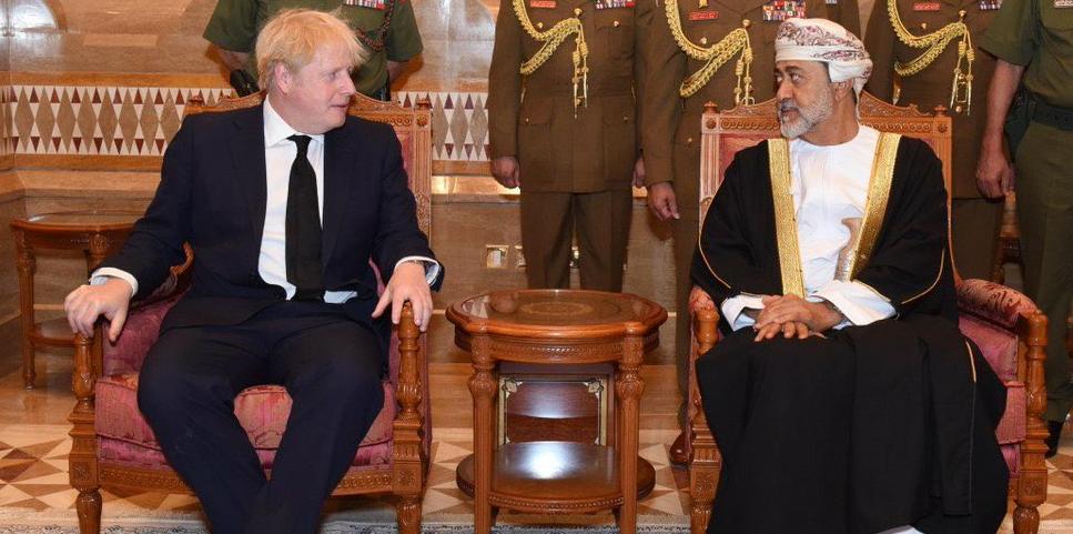 اللقاحات والدقم أهم ما دار في حديث جلالة السلطان مع رئيس الوزراء البريطاني