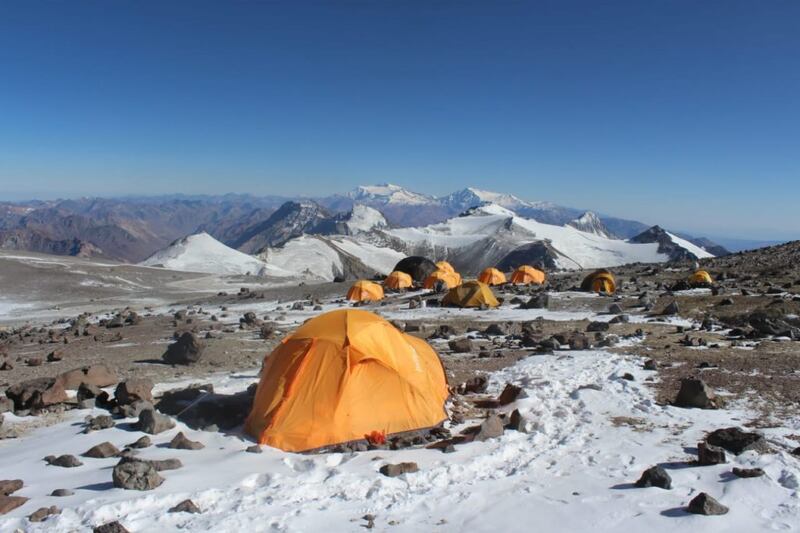 بالصور: مُغامر عُماني يصعد إلى ثاني أعلى قمة عالمية