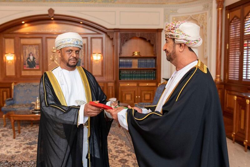 جلالة السلطان يمنح عددًا من الأوسمة