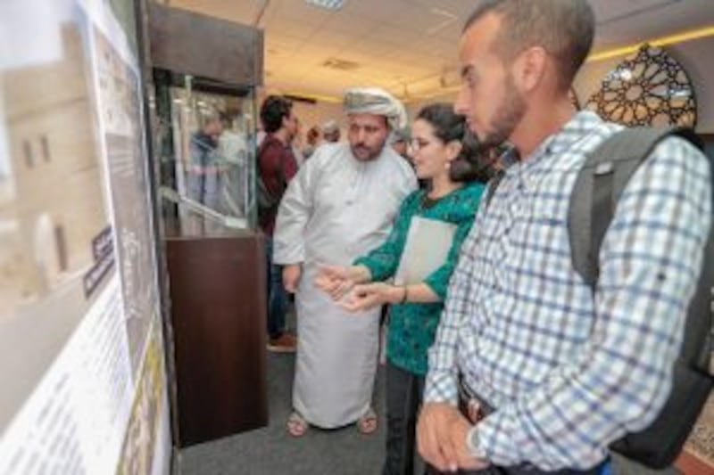 الوثائق والمحفوظات تنظم معرضًا وثائقيًا حول العمارة الإسلامية في السلطنة والمغرب