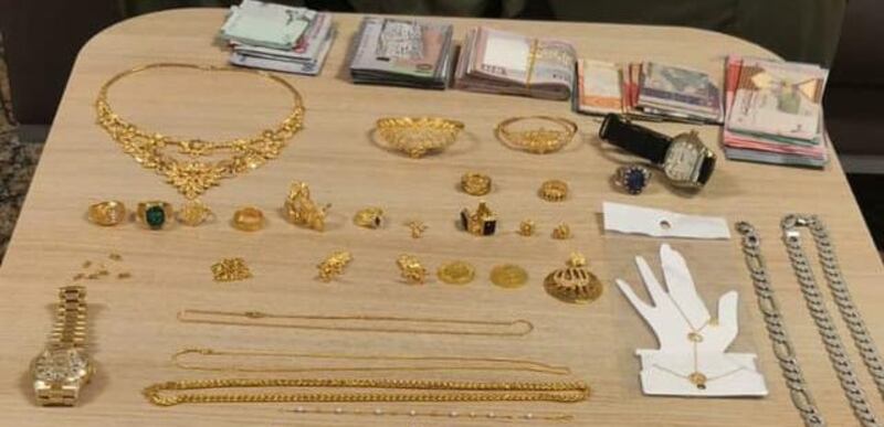 وافد يسرق محل ذهب يعمل به