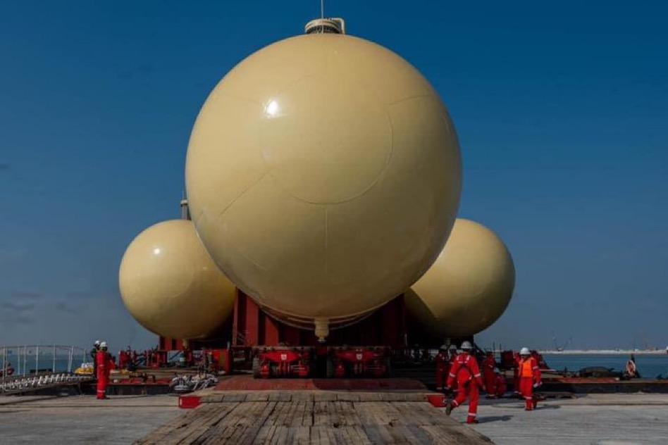 ميناء الدقم يستقبل شحنات تعد الأطول والأثقل