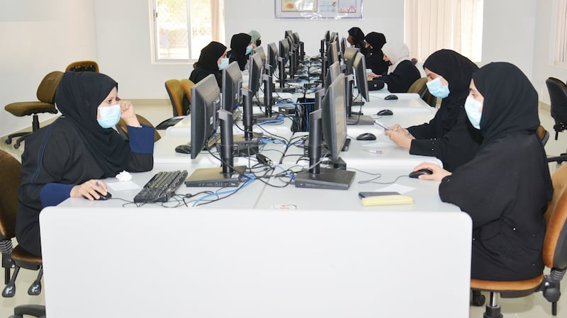 تعيين أكثر من 40 ألف باحث عن عمل