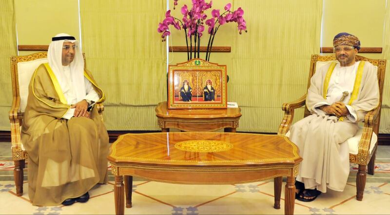 وزير الخارجية يستقبل أمين عام مجلس التعاون