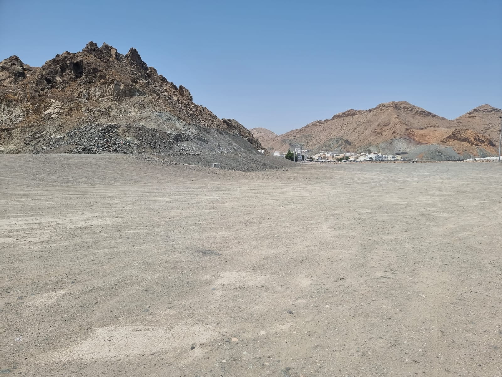 بالصور: معاناة سكّان “عينت” هل تجد لها آذانا صاغية؟